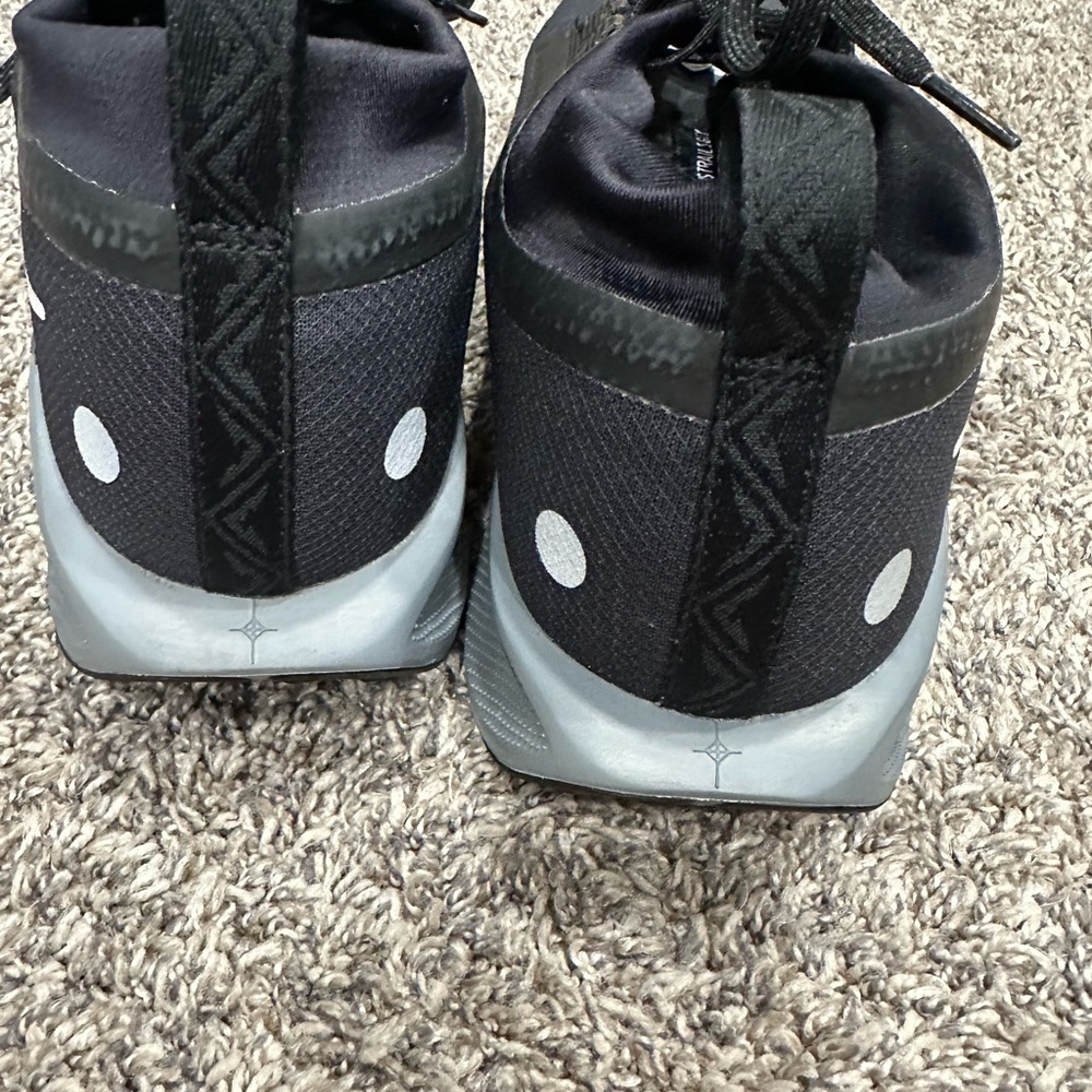 Nike Men's Black and Gray Pegasus Gore-Tex - Picture 3 of 5
